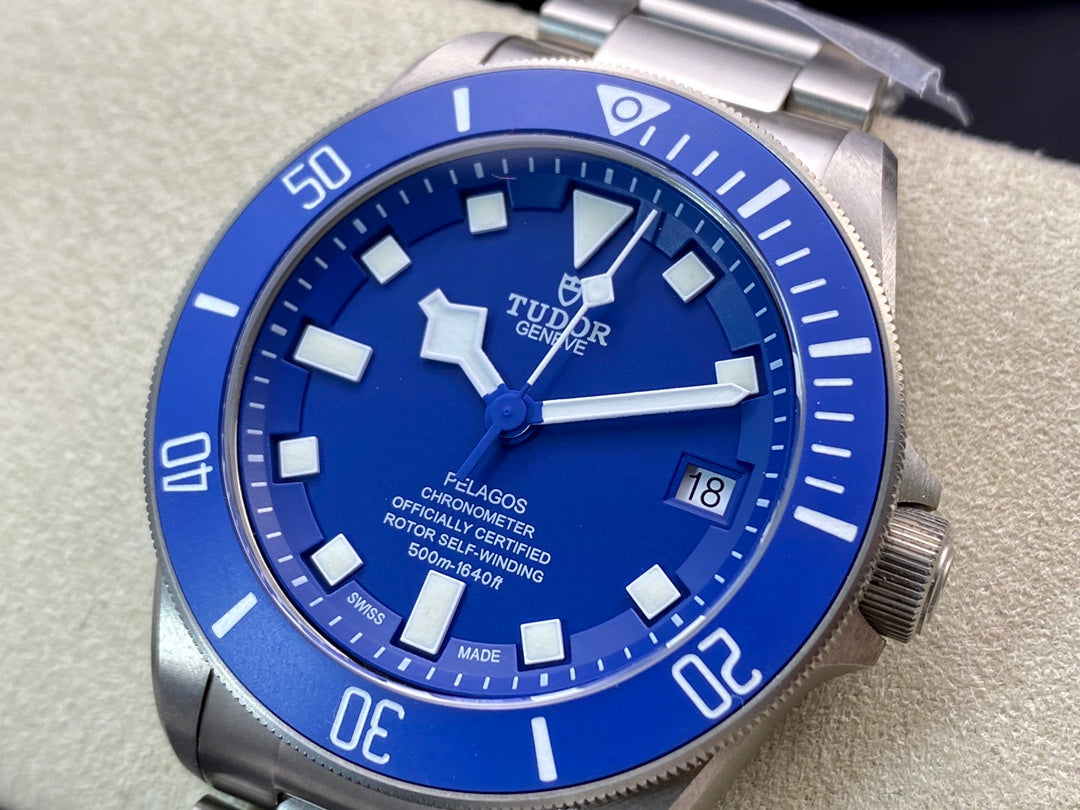 ZF’s masterpiece “Stronger, More Wear Resistant, and Lighter” is the Tudor Leading Submarine Series Blue Potato, also known as the “Battle Axe”