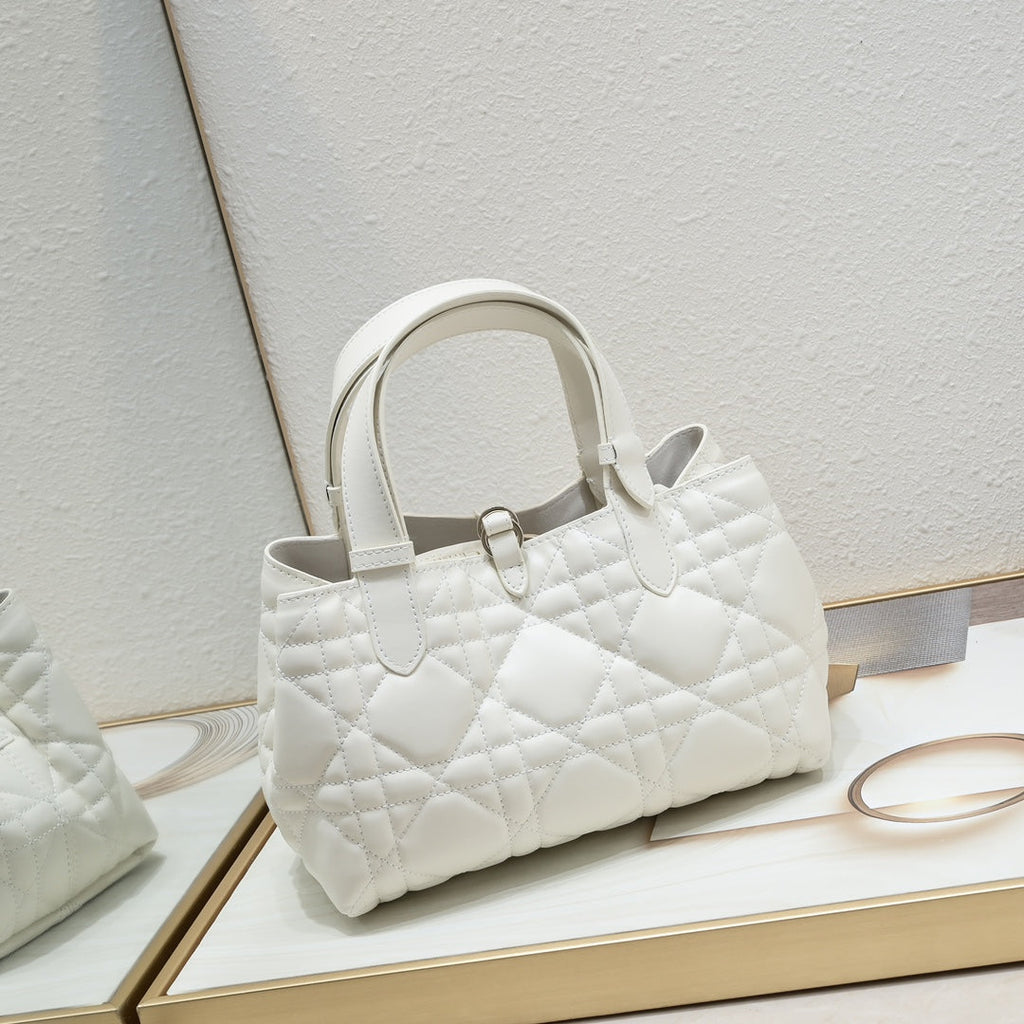 Toujours-5888-Small-White