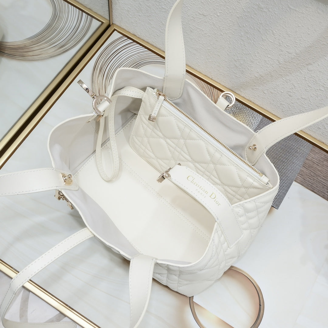 Toujours-5888-Small-White