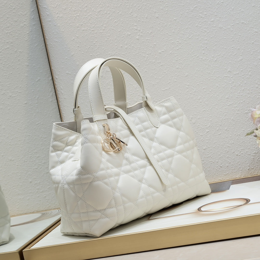 Toujours-5888-Medium-White