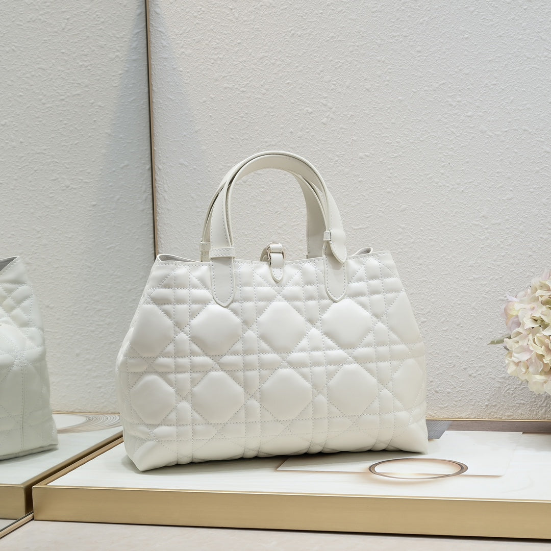 Toujours-5888-Medium-White