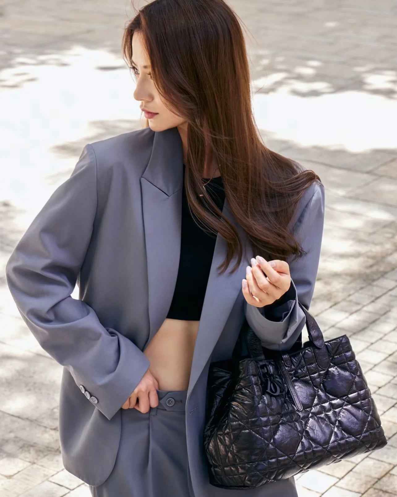 003Black