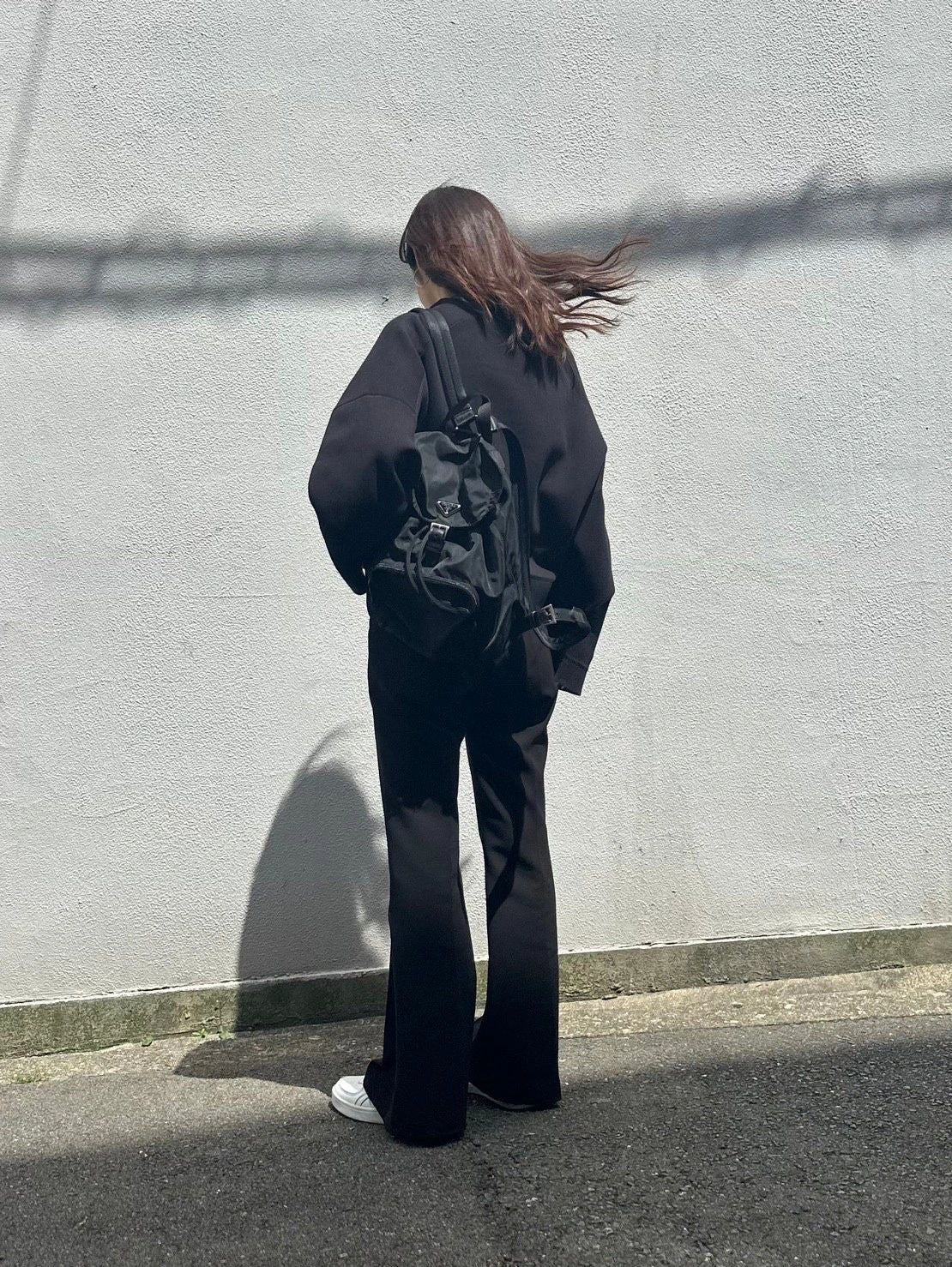 004Black